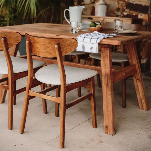 Esstisch aus Holz  in Natur, 140 x 75 x 75 cm | Finnland