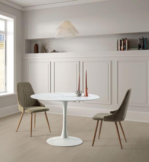 Round glass and metal dining table in white, Ø 110 x 75 cm | ada