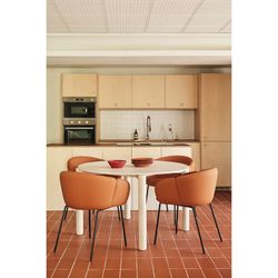 Round dining table in light natural wood, 125.3 x 120 x 75.2 cm | Atlas