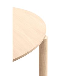 Round dining table in light natural wood, 125.3 x 120 x 75.2 cm | Atlas