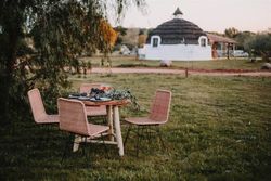 Runt matbord i teak i natur, Ø 90 x 80 cm | Millery