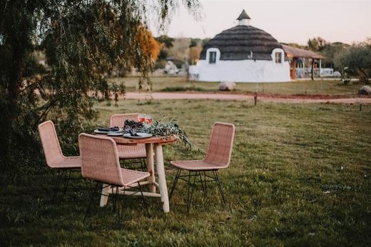 Runt matbord i teak i natur, Ø 90 x 80 cm | Millery