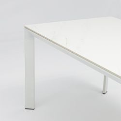 Rectangular aluminum and synthetic stone table in white and light gray, 160 x 90 x 75 cm | Boori