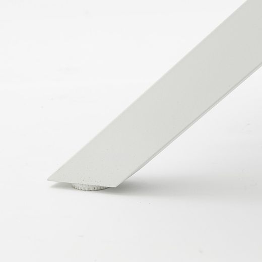 Garden dining set in white aluminum | Yowah + Albury