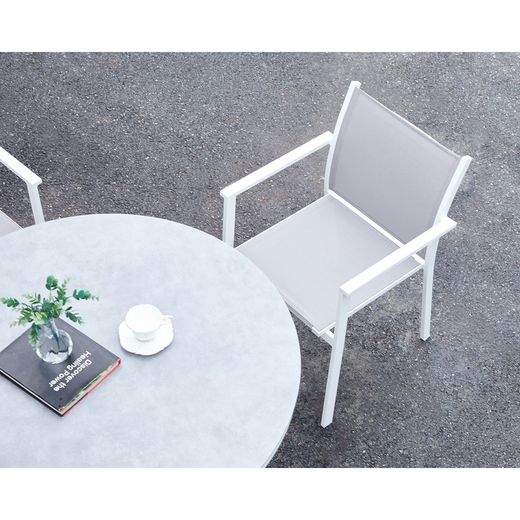 Round aluminum and glass table in white and light gray, 110 x 110 x 75 cm | Jenner