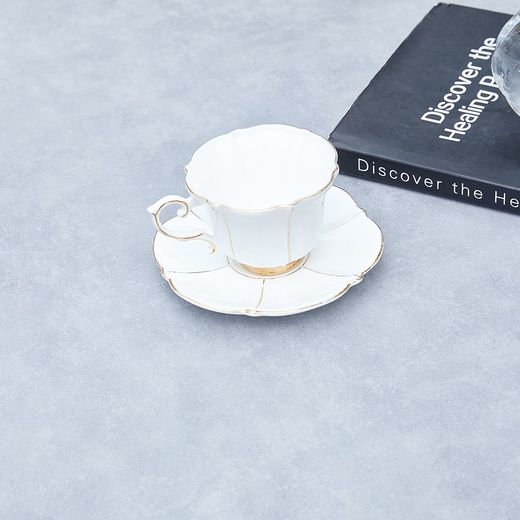 Round aluminum and glass table in white and light gray, 110 x 110 x 75 cm | Jenner