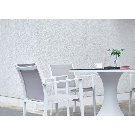 Round aluminum and glass table in white and light gray, 110 x 110 x 75 cm | Jenner