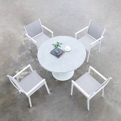 Round aluminum and glass table in white and light gray, 135 x 135 x 75 cm | Jenner