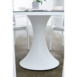 Round aluminum and glass table in white and light gray, 135 x 135 x 75 cm | Jenner