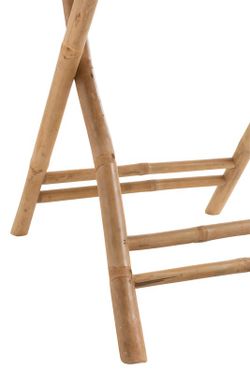 Packen Sie Tische und Stühle für den Außenbereich ein, bestehend aus einem Tisch und vier Stühlen