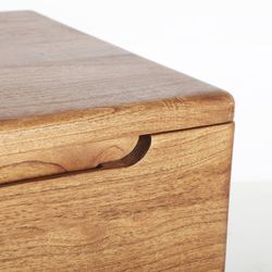 Comodino in legno di mindi naturale, 55 x 45 x 64 cm | Palude