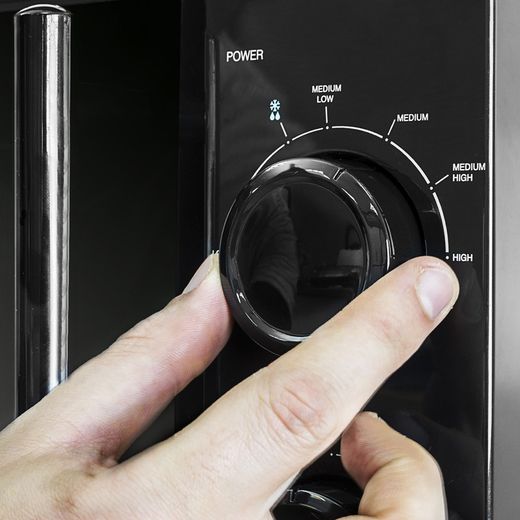 Hel sort mikrobølgeovn