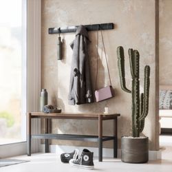 Wieszak z topoli w kolorze czarnym, 81 x 3 x 6 cm | Trzepnięcie