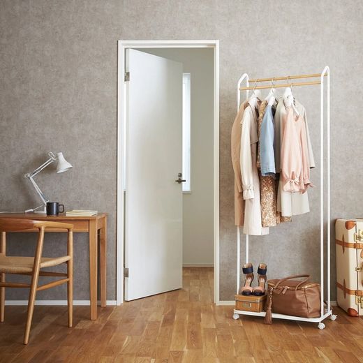 Standgarderobe aus Stahl und Holz in Weiß und Natur, 67 x 35 x 172,5 cm | Turm