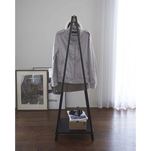 Cabide de pé em aço e madeira preto e natural, 52 x 47 x 140 cm | Torre