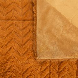 Camel polyester plaid, 130 x 1 x 170 cm | Chevron