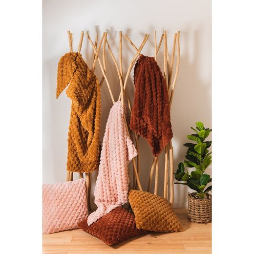 Camel polyester plaid, 76 x 2 x 42 cm | Diana