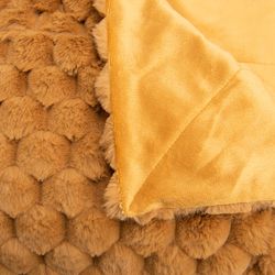 Camel polyester plaid, 76 x 2 x 42 cm | Diana