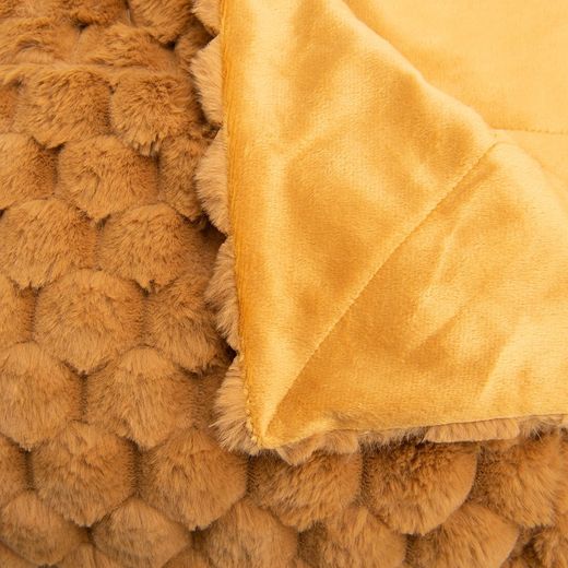 Camel polyester plaid, 76 x 2 x 42 cm | Diana