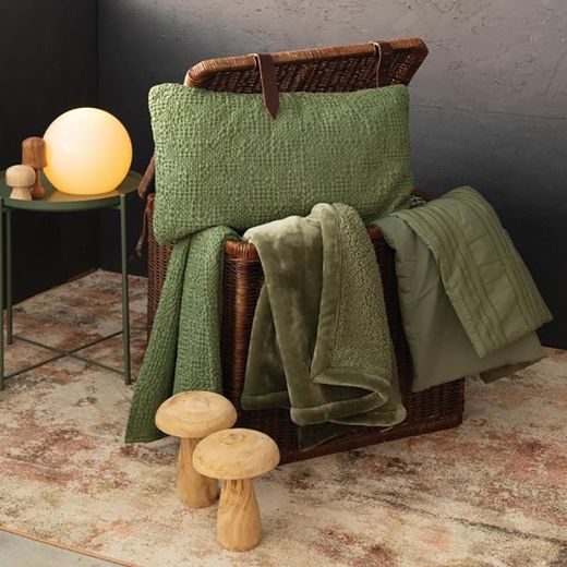 Polyester plaid in green, 160 x 130 cm | Michka