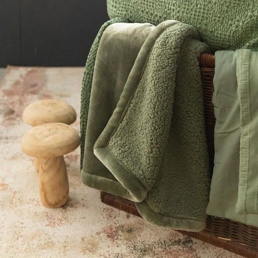 Polyester plaid in green, 160 x 130 cm | Michka