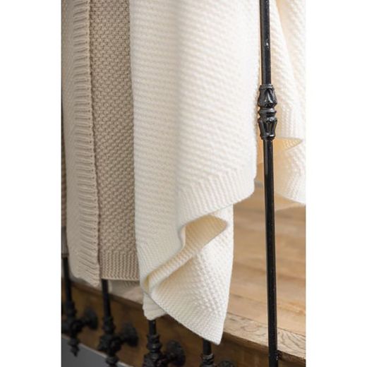 Gebreid plaid van gerecycled polyester in crème, 160 x 130 cm | Danilo