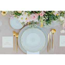 Porcelain bread plate in white, beige and gold, 16.9 x 16.9 x 1.7 cm | Terrace