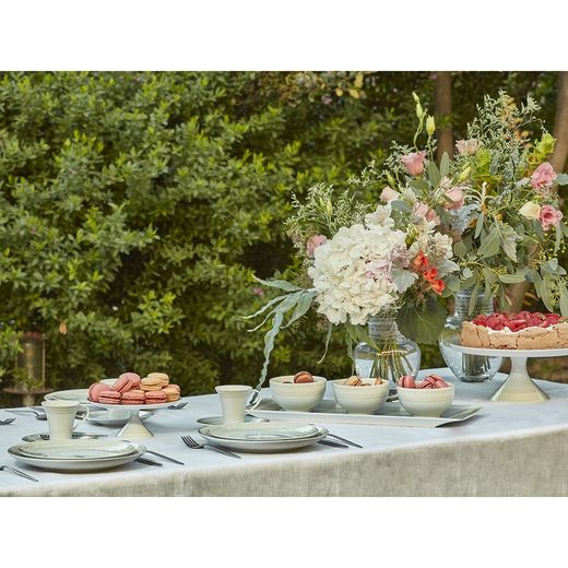 Ivory and white porcelain bread plate, 19.4 x 19.4 x 2.1 cm | Ivory