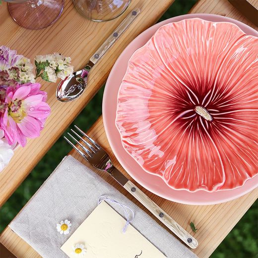 Ceramiczny talerz deserowy Alcea w kolorze koralowym, 22 x 21,6 x 2 cm | Marii Flor