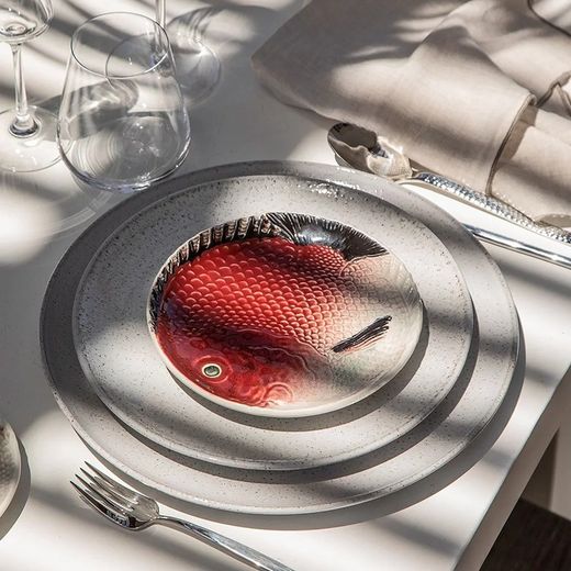 Earthenware dessert plate in maroon and white, Ø 18.5 x 2.5 cm | Fish