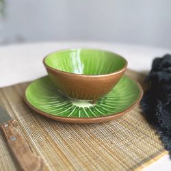 Kiwi Dessert Plate in Green and Brown Stoneware, 21.7 x 21.2 x 2.7 cm | Tropical Fruits