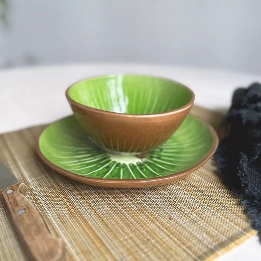Kiwi Dessert Plate in Green and Brown Stoneware, 21.7 x 21.2 x 2.7 cm | Tropical Fruits