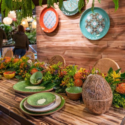 Kiwi Dessert Plate in Green and Brown Stoneware, 21.7 x 21.2 x 2.7 cm | Tropical Fruits