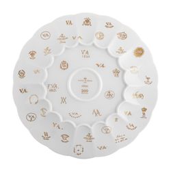 24-piece porcelain dinnerware set in white and gold | 200 Years