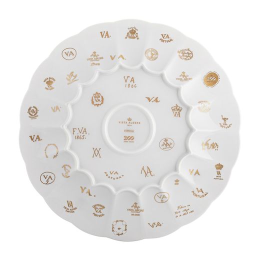 24-piece porcelain dinnerware set in white and gold | 200 Years