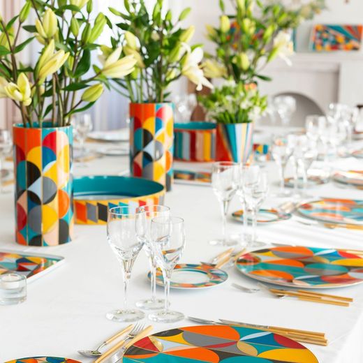 Multicolor porcelain presentation plate, Ø 33.2 x 1.8 cm | Futurism