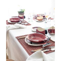 Deep earthenware plate in maroon and white, 24 x 21 x 4 cm | Fish