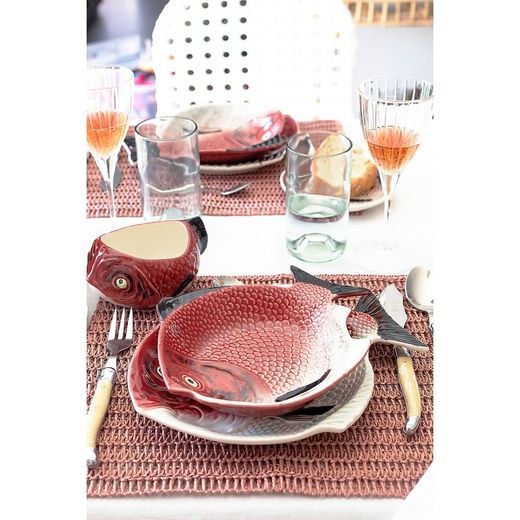 Deep earthenware plate in maroon and white, 24 x 21 x 4 cm | Fish