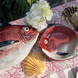 Deep earthenware plate in maroon and white, 24 x 21 x 4 cm | Fish