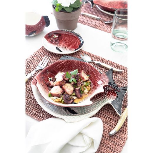 Deep earthenware plate in maroon and white, 24 x 21 x 4 cm | Fish
