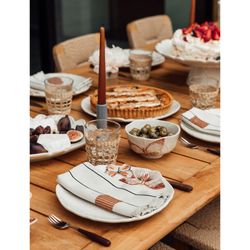 Flat earthenware plate in beige and multicolor, 28 x 27.5 x 3.5 cm | Cloudy Butterflies