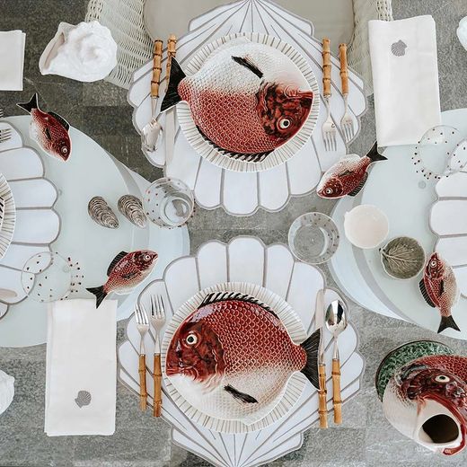 Bordowo-biały talerz obiadowy z ceramiki, 27,5 x 24,5 x 3,5 cm | Ryba