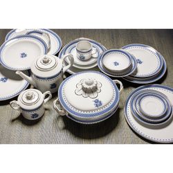 18-piece porcelain dinnerware set in white and blue | Cozinha Velha