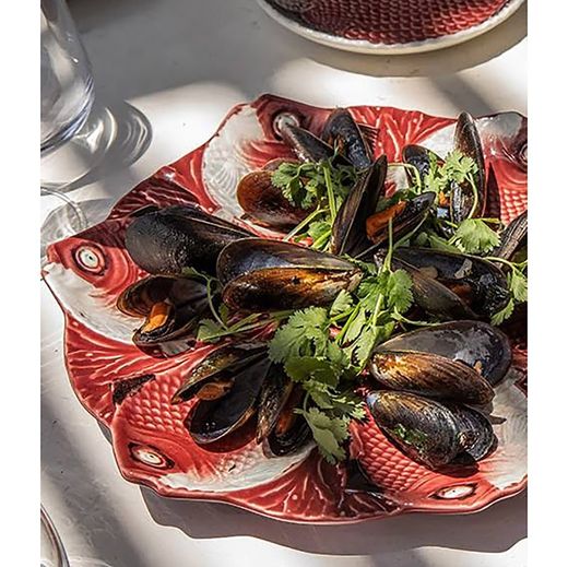 Appetizer plate made of earthenware in maroon and white, Ø 27 x 3 cm | Fish