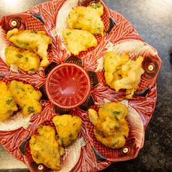 Appetizer plate made of earthenware in maroon and white, Ø 27 x 3 cm | Fish