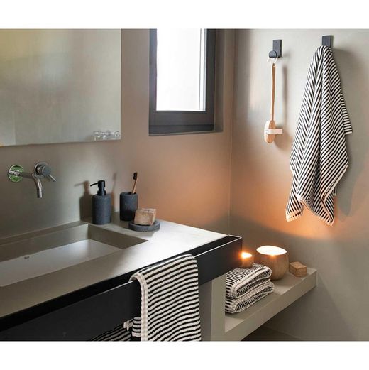 Polyresin toothbrush holder in black, 7 x 7 x 10.5 cm | Vulcan