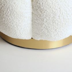 Puff Bouclé Crest in Cotone Bouclé in Bianco/Oro, 60 x 60 x 32 cm