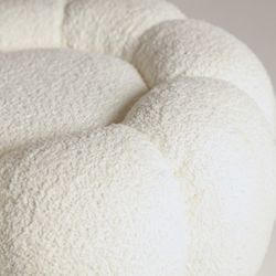 Puff Bouclé Crest in Cotone Bouclé in Bianco/Oro, 60 x 60 x 32 cm