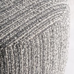 Puff de tejido en gris, 80 x 80 x 36 cm | Bubu