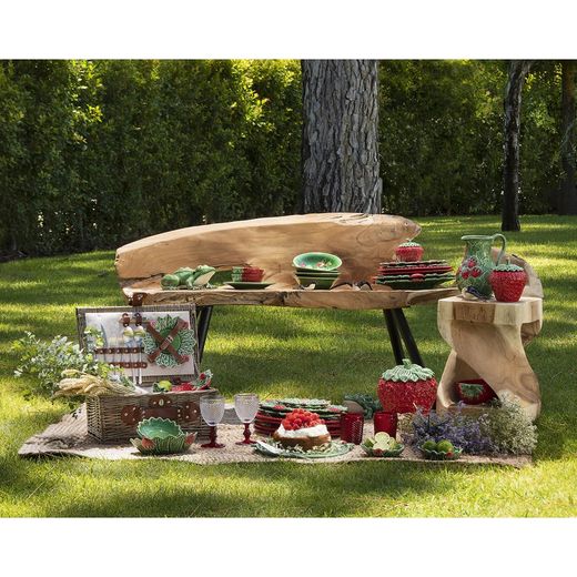 Green and red earthenware cheese dish, 37 x 32 x 3.5 cm | Strawberries